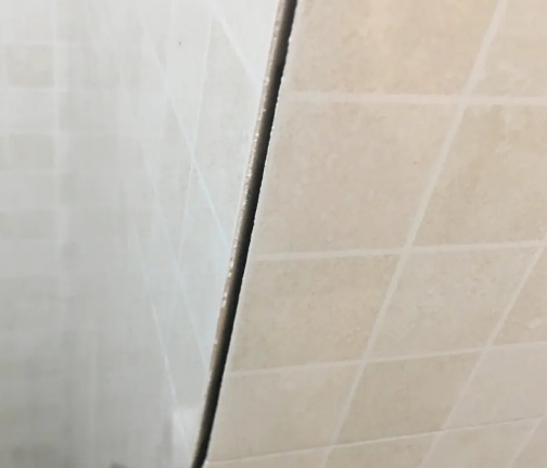 鸡泽瓷砖空鼓维修公司分享阳台瓷砖脱落的修复过程可以分为以下几个步骤