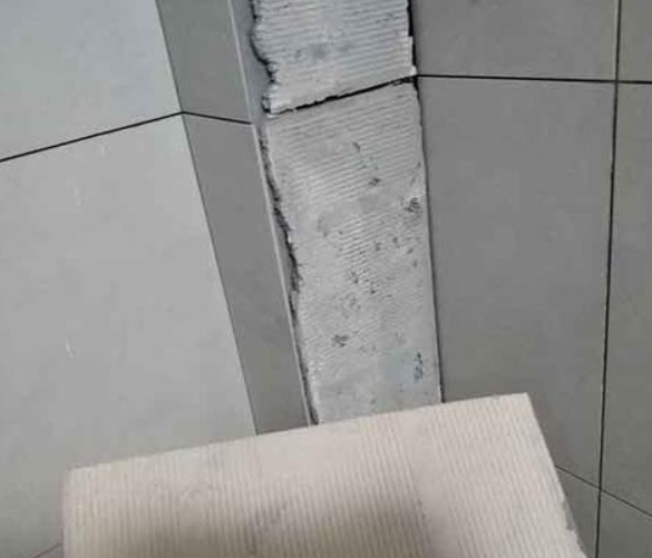 鸡泽瓷砖空鼓维修公司分享下厨房瓷砖脱落的补救措施。